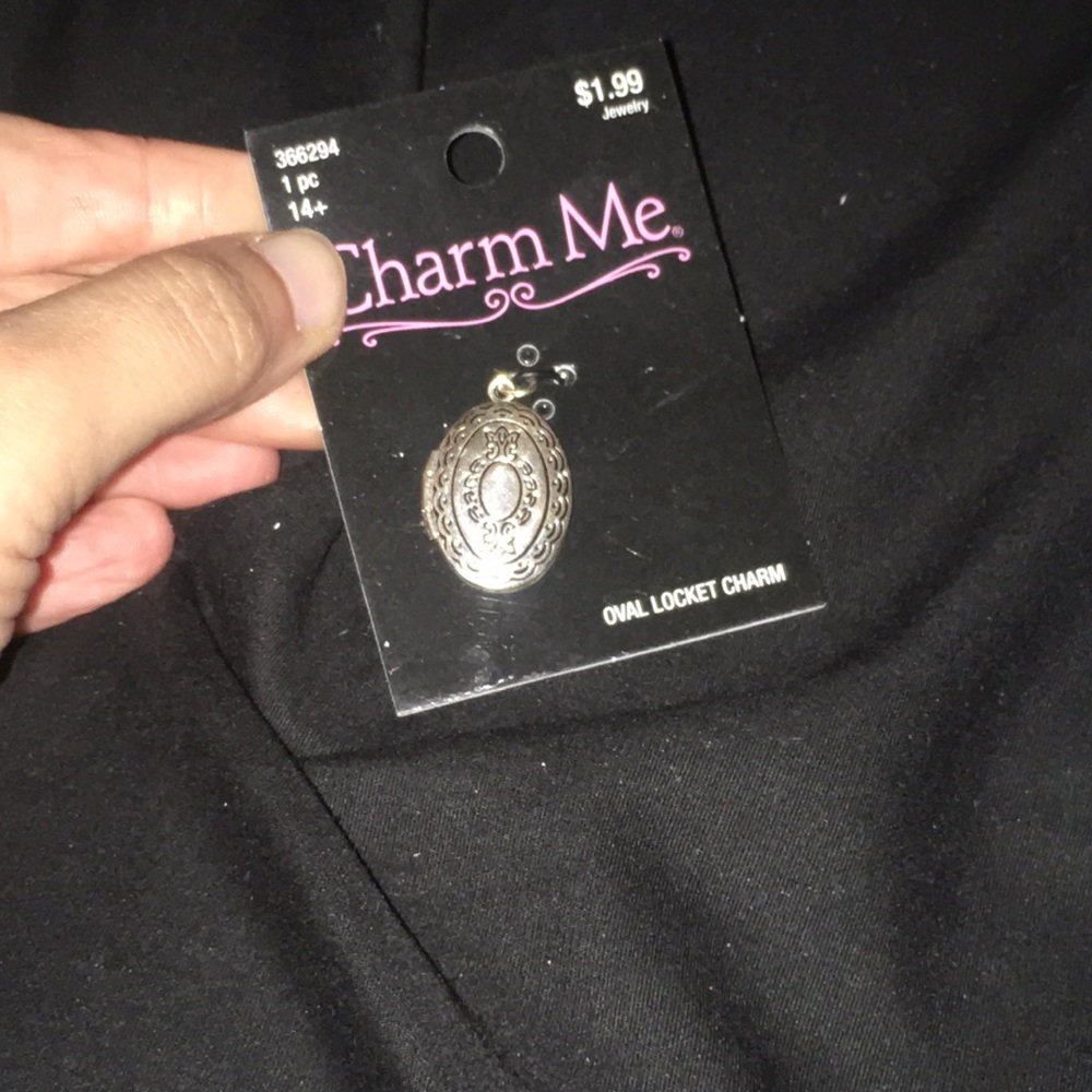 Charm me oval locket charm